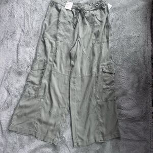 On 34th Size L Cool Olive Wide Leg Cargo Pants High Rise Pull On NWT $79.50